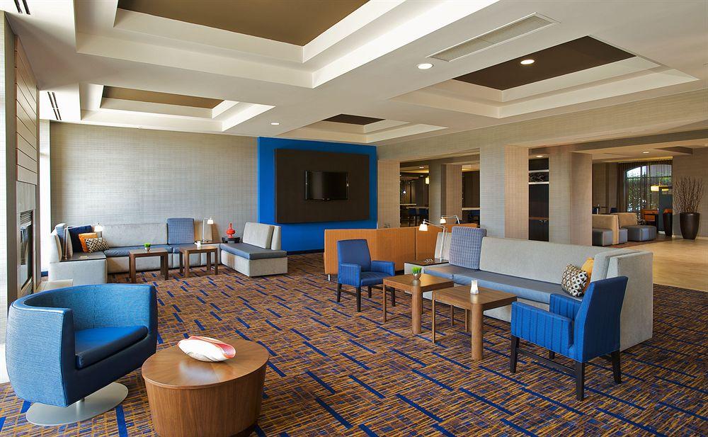 Courtyard Louisville Airport Bagian luar foto