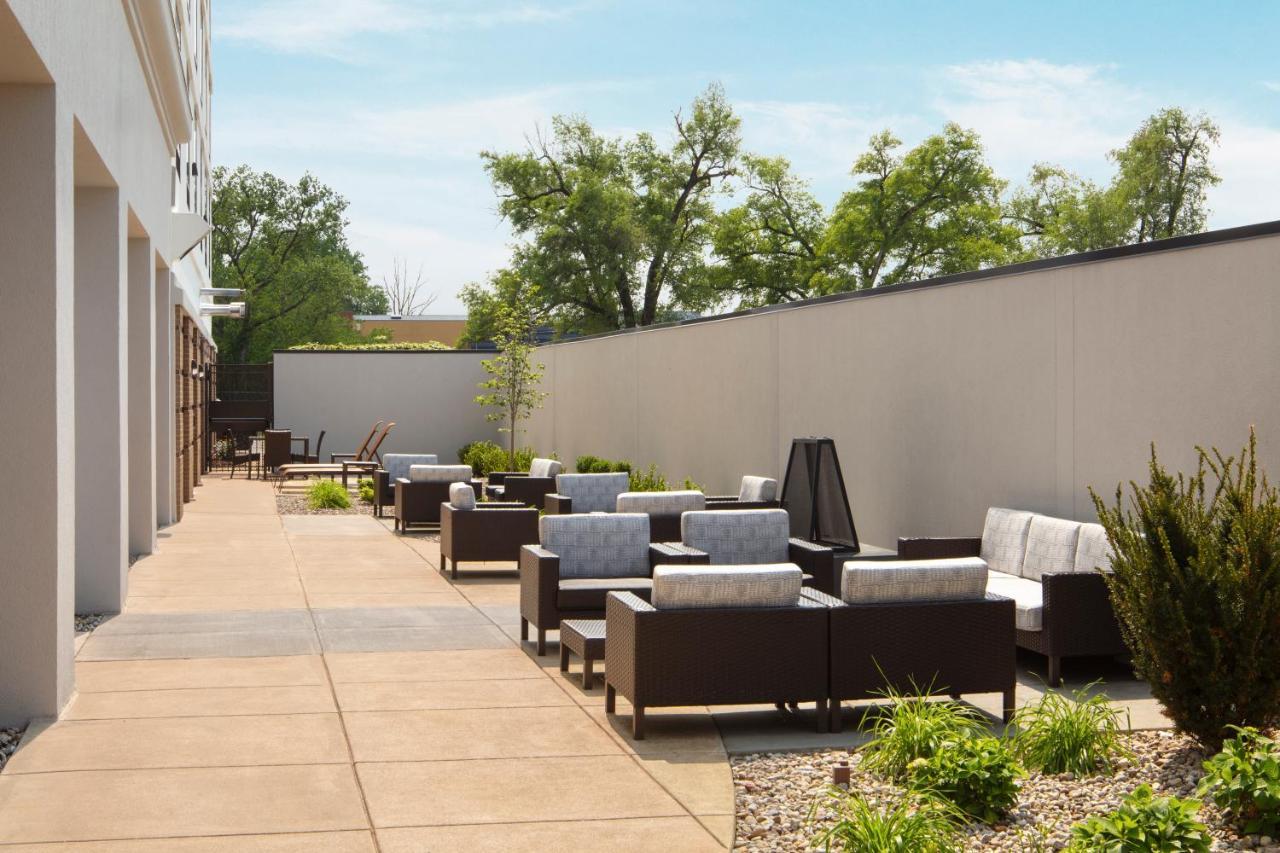 Courtyard Louisville Airport Bagian luar foto