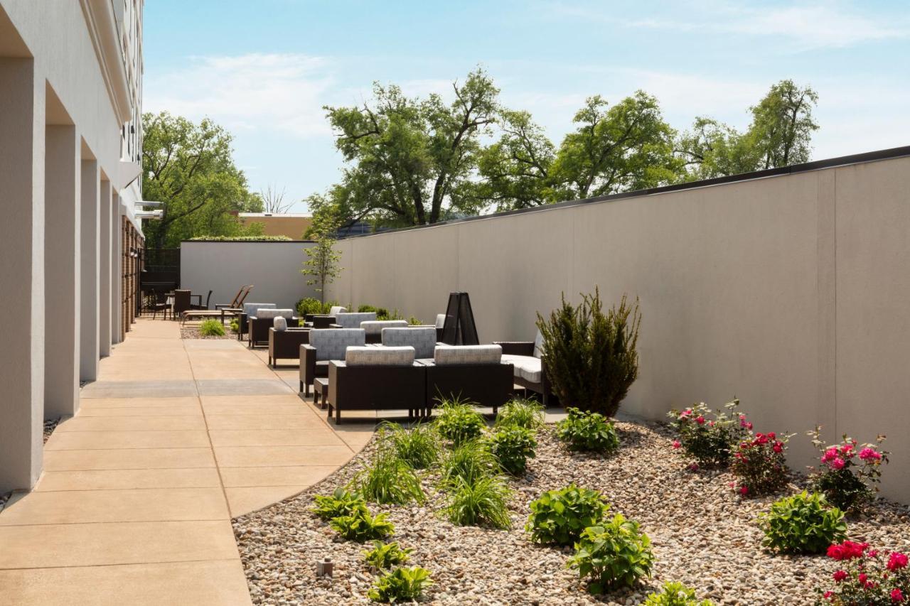 Courtyard Louisville Airport Bagian luar foto